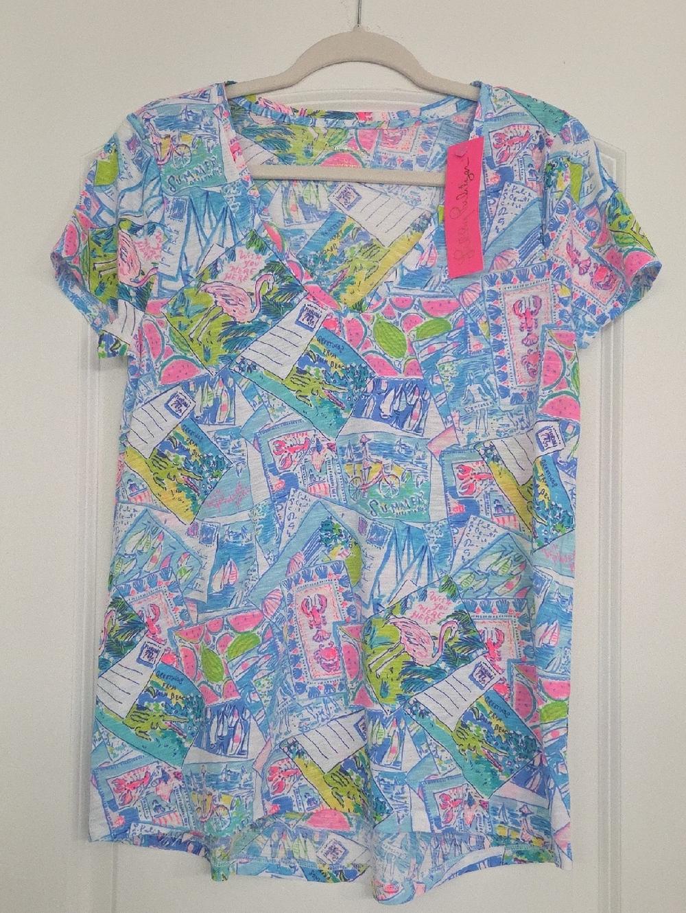 🍉🦩Lilly Pulitzer V Neck Cotton Tee Shirt In Brand New Perfect Condition!🍉🦞⛵️